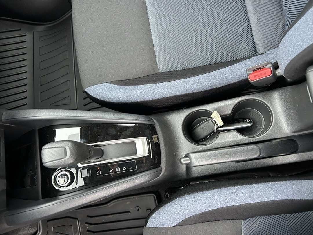 2025 Nissan Versa 1.6 SV - Image 17