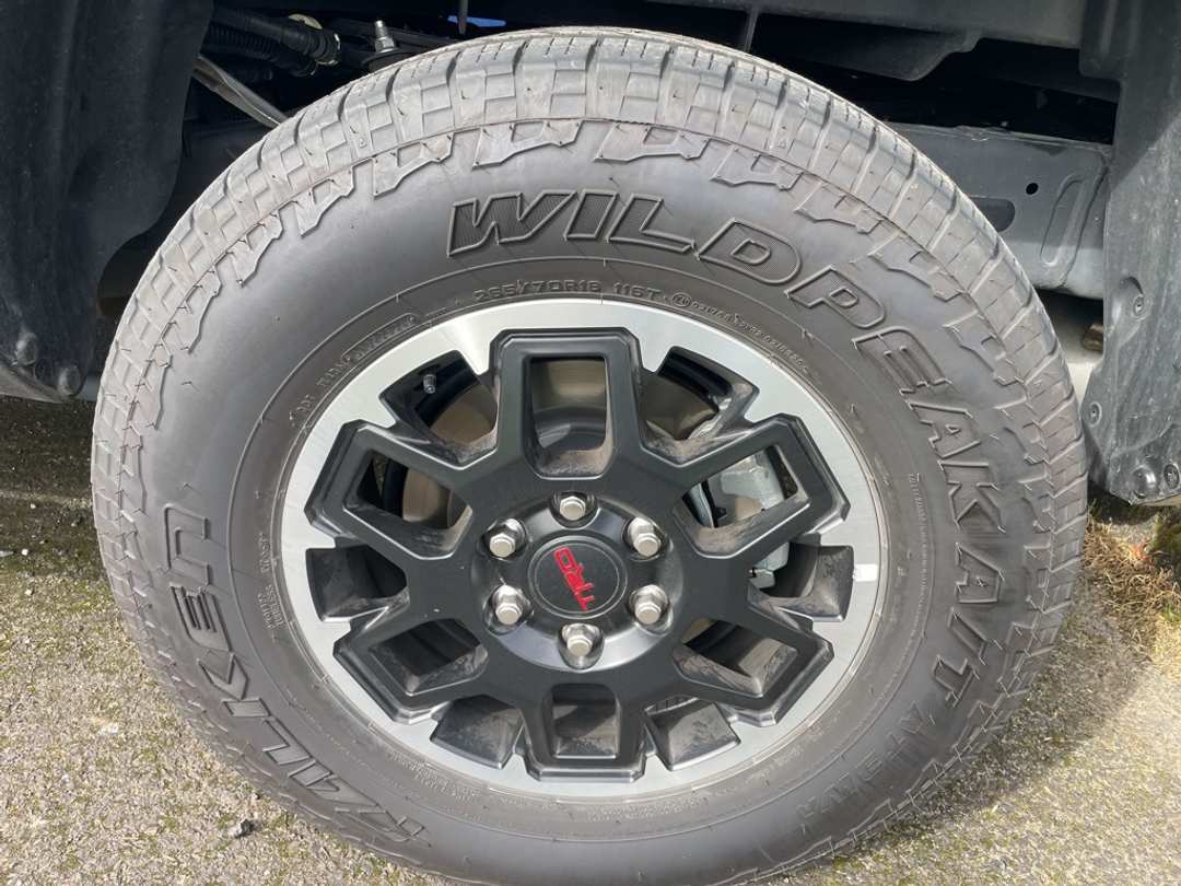 2025 Toyota Tacoma TRD Off Road - Image 6