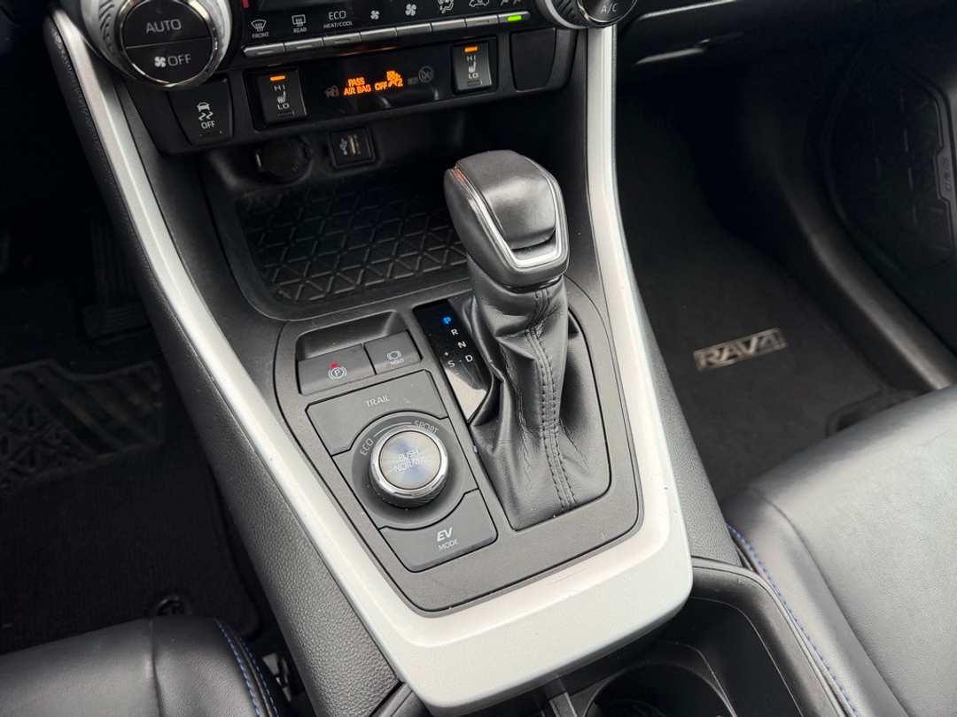 2023 Toyota Rav4 XSE - Image 25