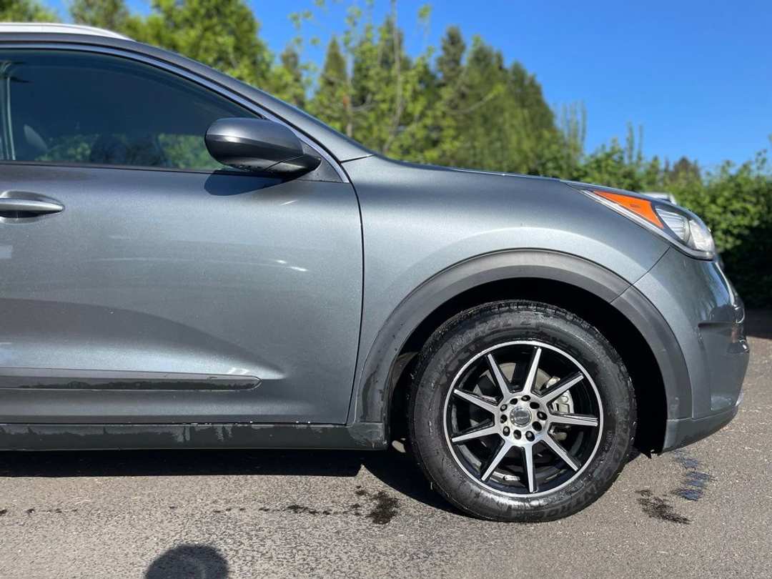 2018 Kia Niro LX - Image 2