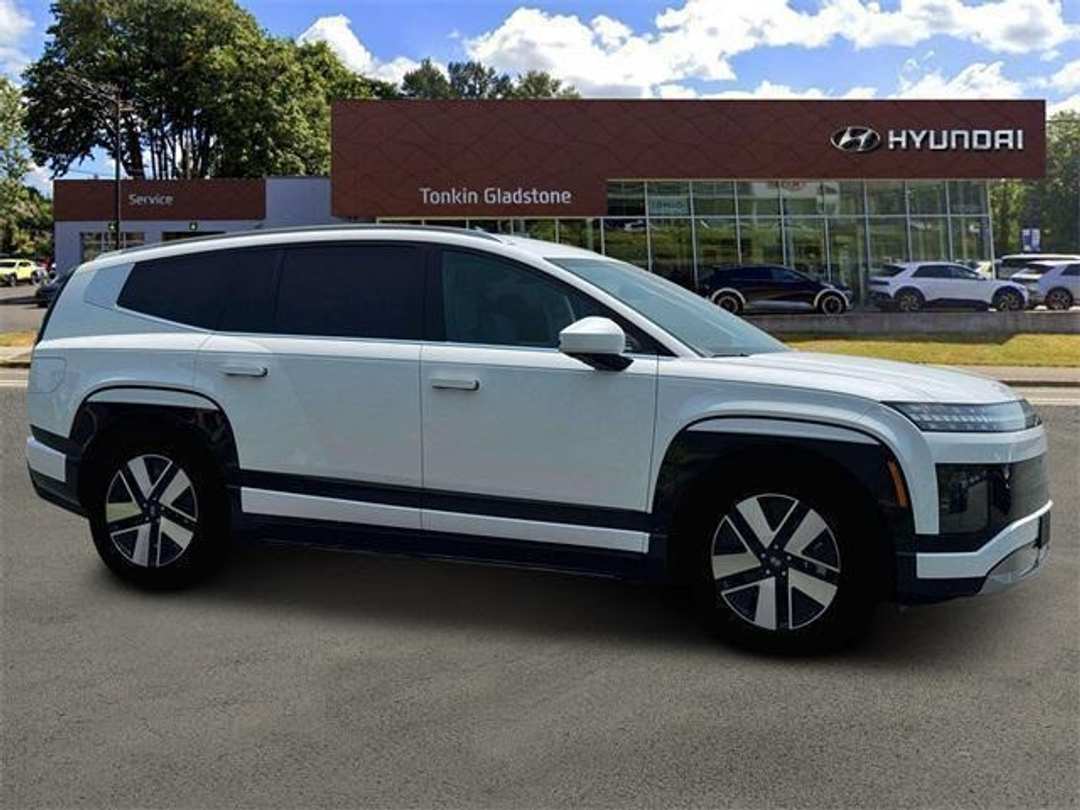 2026 Hyundai Ioniq 9 SEL - Image 10