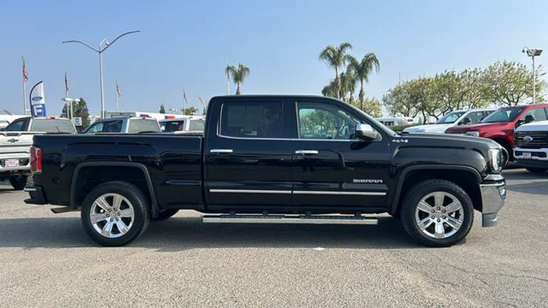 2018 GMC Sierra 1500 SLT - Image 2