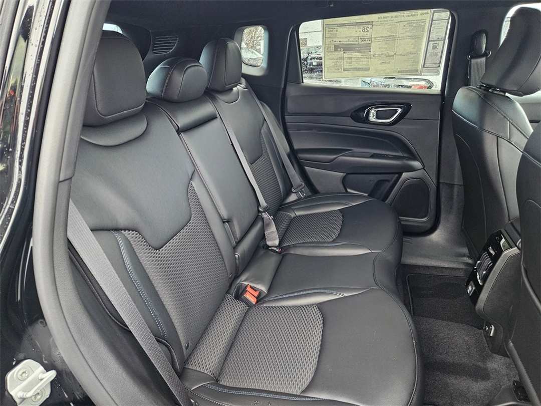 2026 Jeep Compass Latitude - Image 32