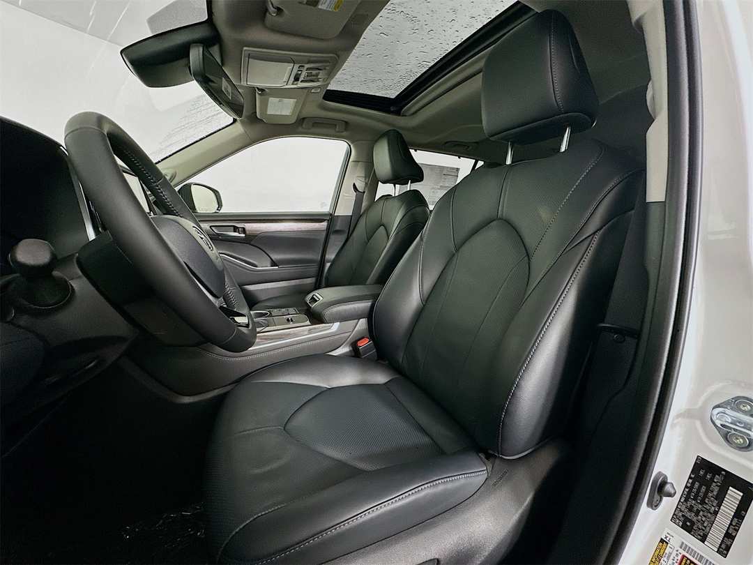 2026 Toyota Highlander Limited - Image 22