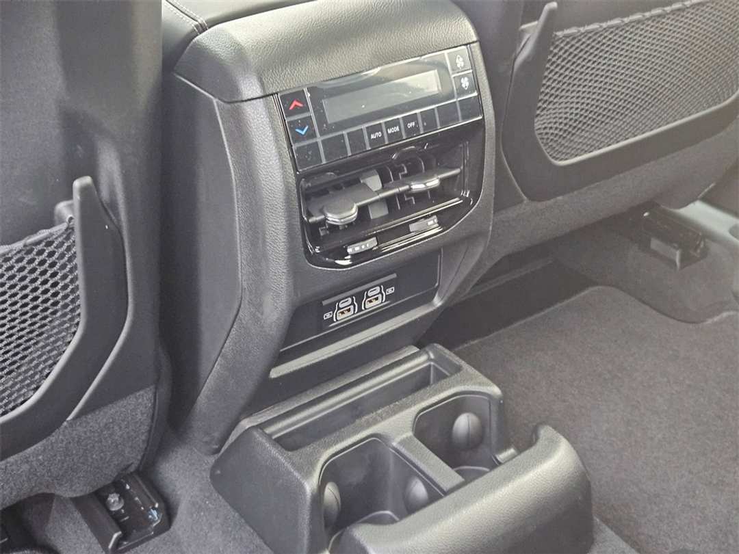 2025 Jeep Grand Cherokee L Laredo - Image 28