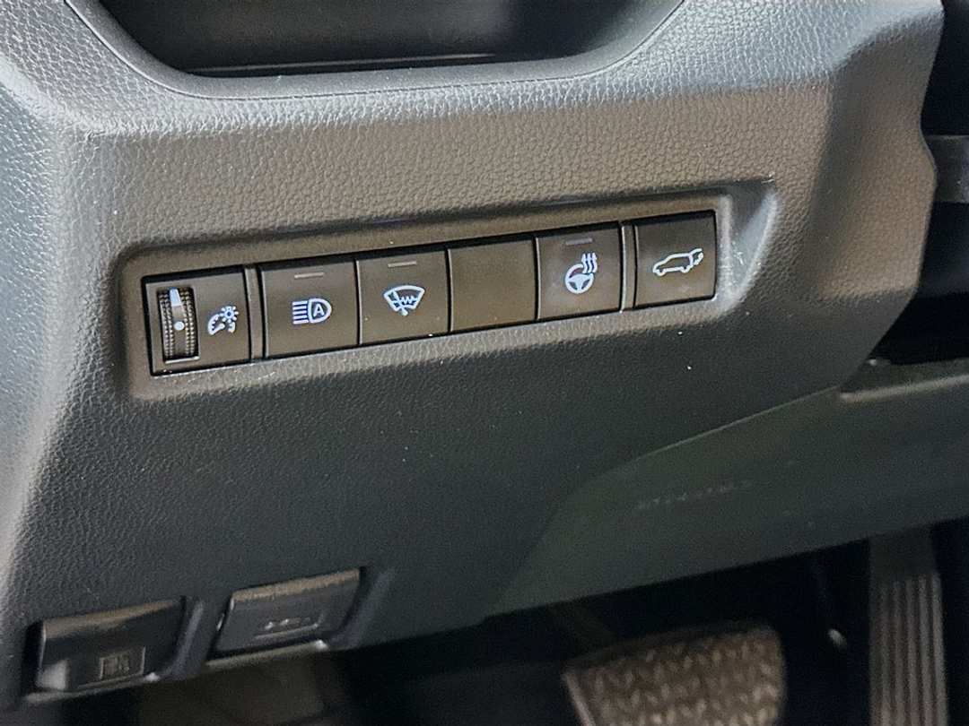 2020 Toyota Rav4 XLE Premium - Image 11