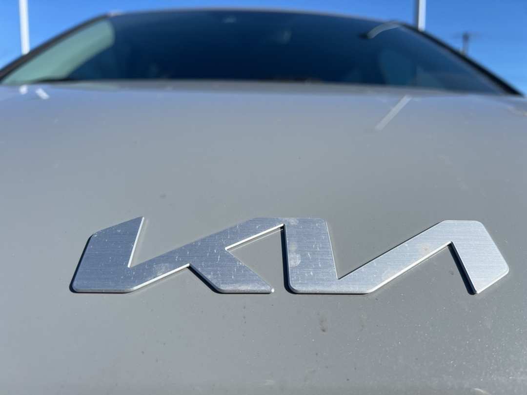 2024 Kia Carnival EX - Image 12