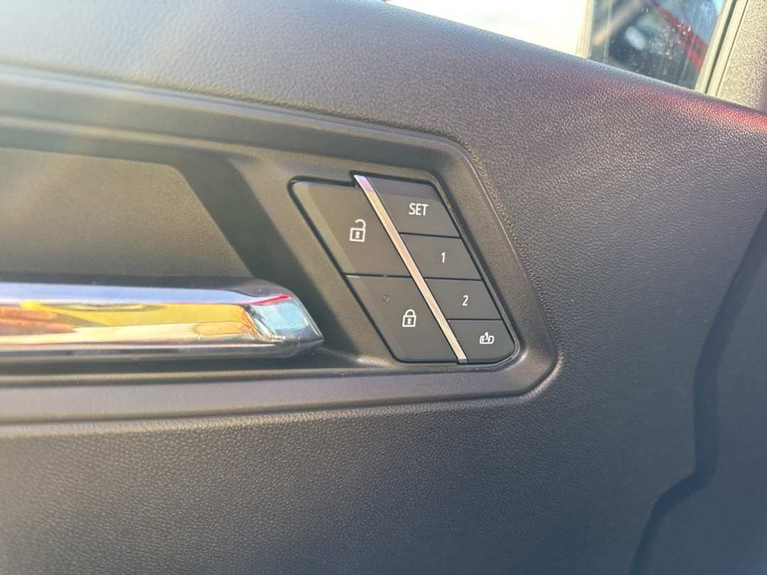 2023 GMC Canyon AT4X - Image 18