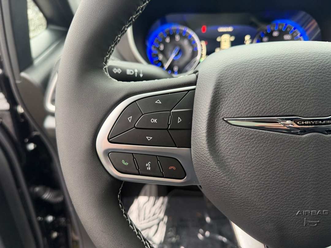 2026 Chrysler Pacifica Select - Image 17