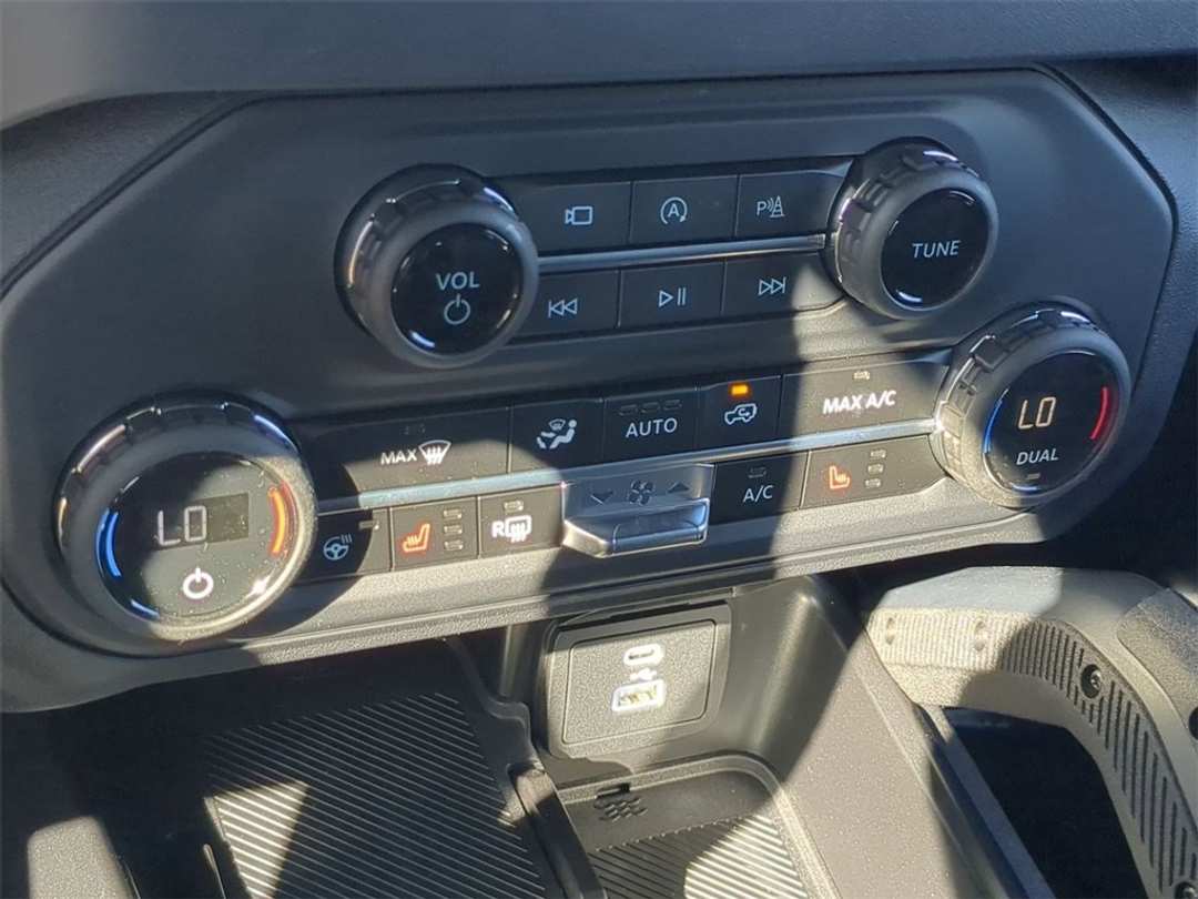 2025 Ford Bronco Outer Banks - Image 20