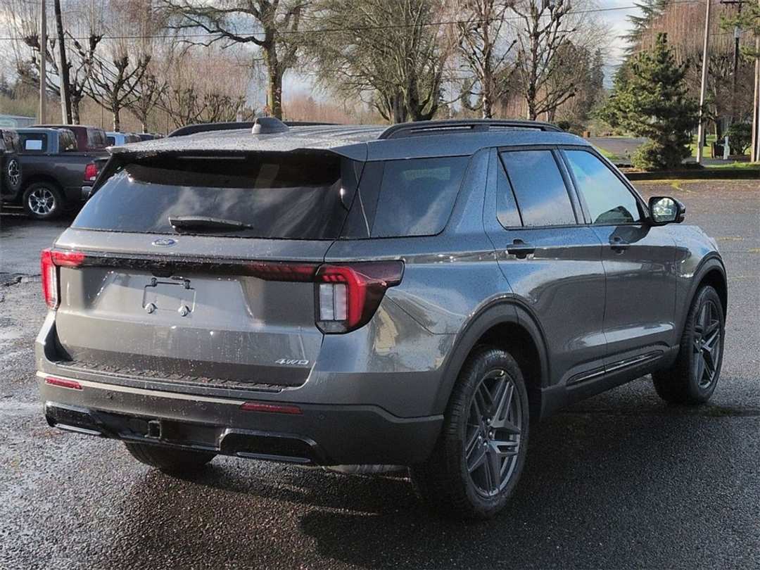 2026 Ford Explorer STLine - Image 5