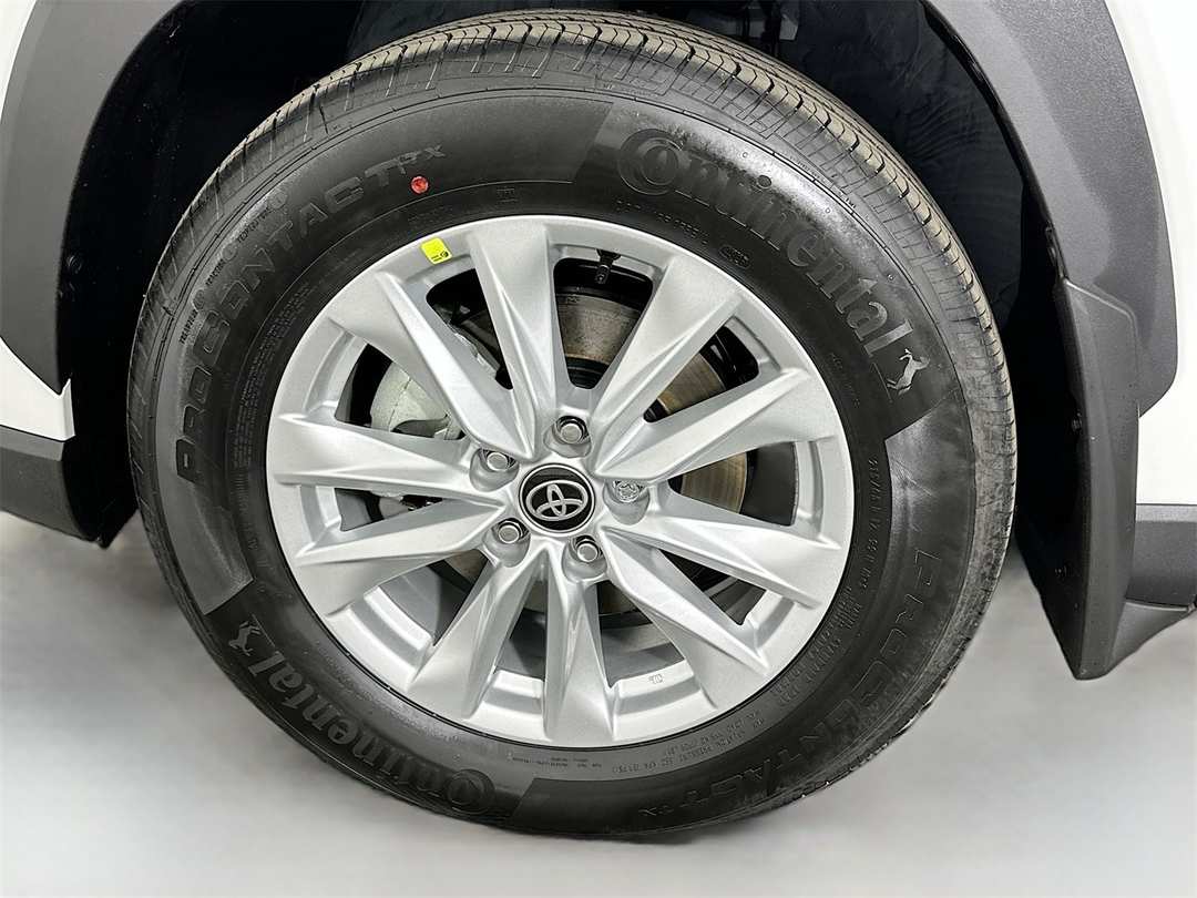 2026 Toyota Corolla Cross LE - Image 31