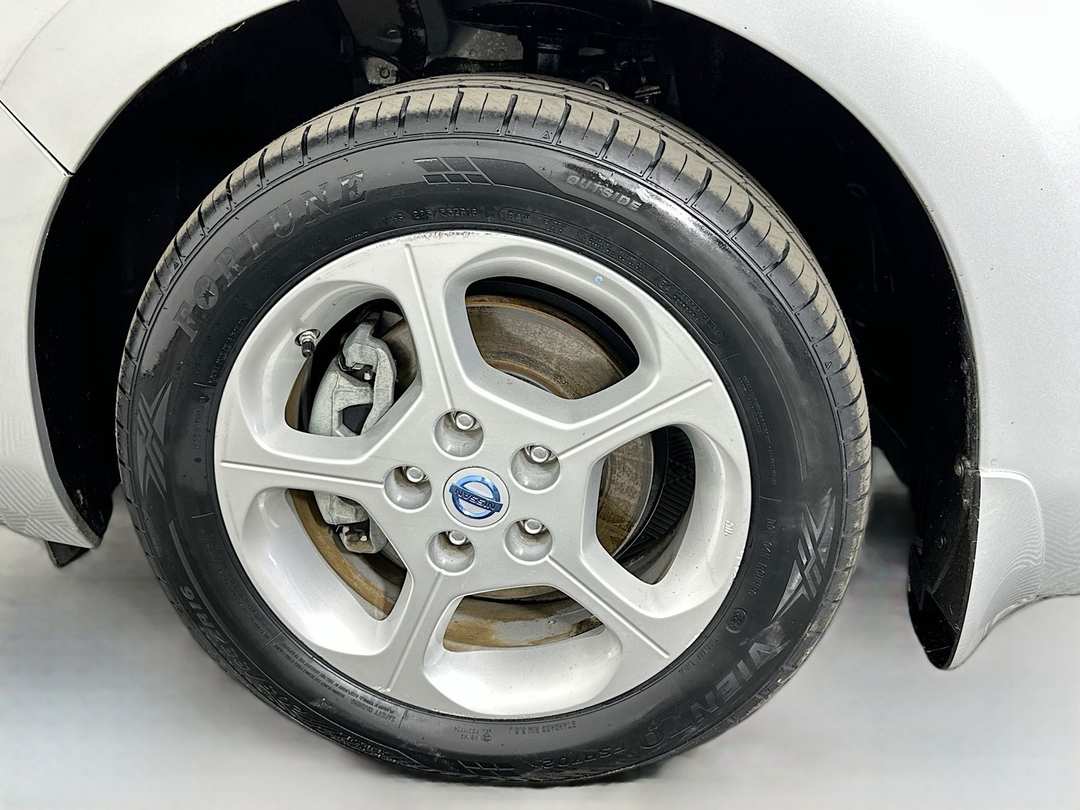 2011 Nissan LEAF SL - Image 30