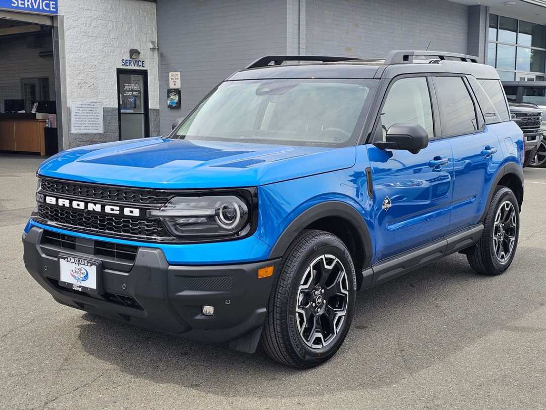 2025 Ford Bronco Sport Outer Banks - Image 3