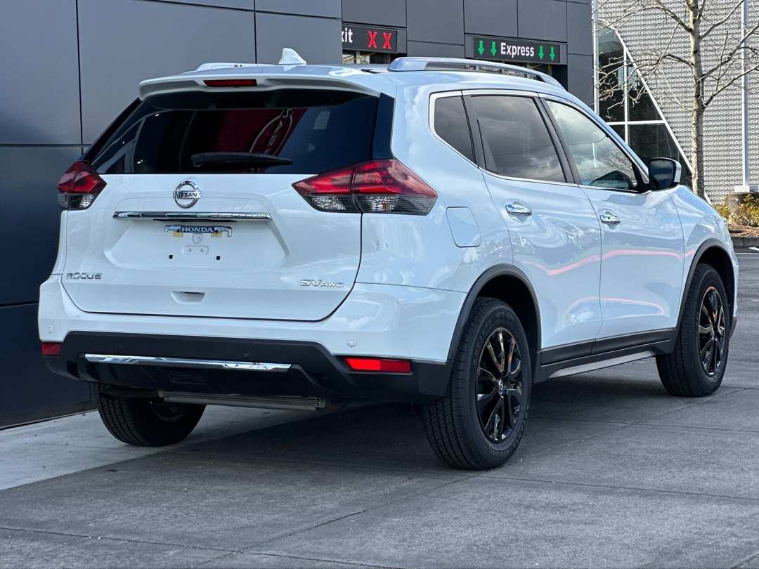 2020 Nissan Rogue SV - Image 3