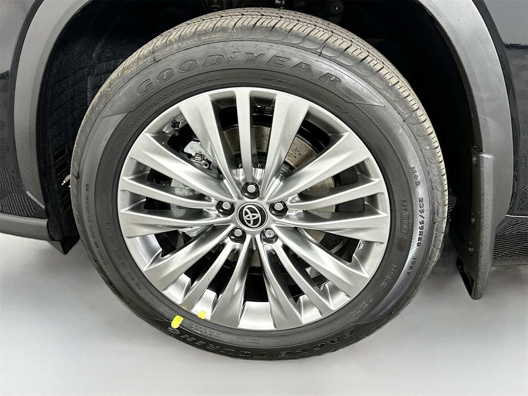 2026 Toyota Highlander Platinum - Image 34