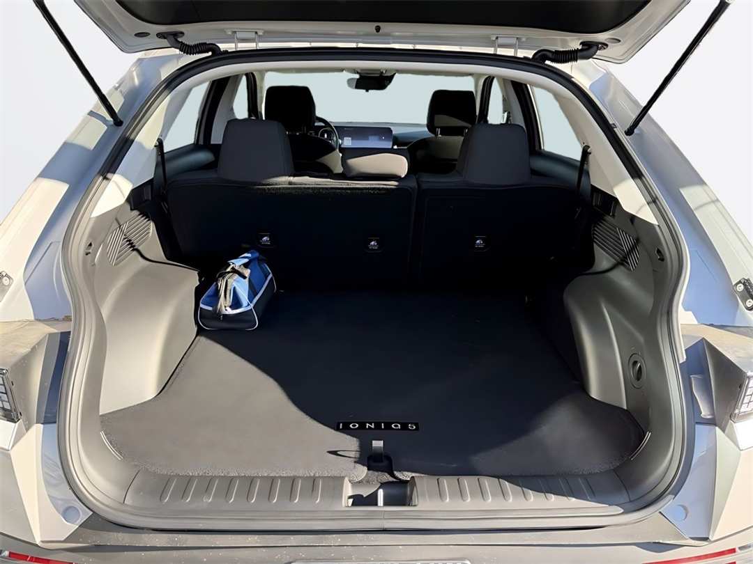 2026 Hyundai Ioniq 5 SE - Image 11