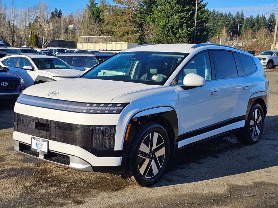 2026 Hyundai Ioniq 9 SEL - Image 3