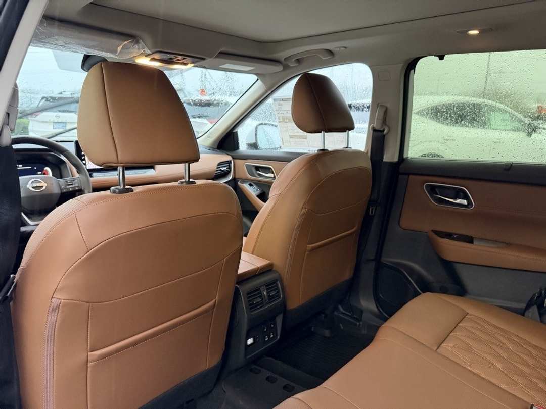 2026 Nissan Rogue Platinum - Image 32