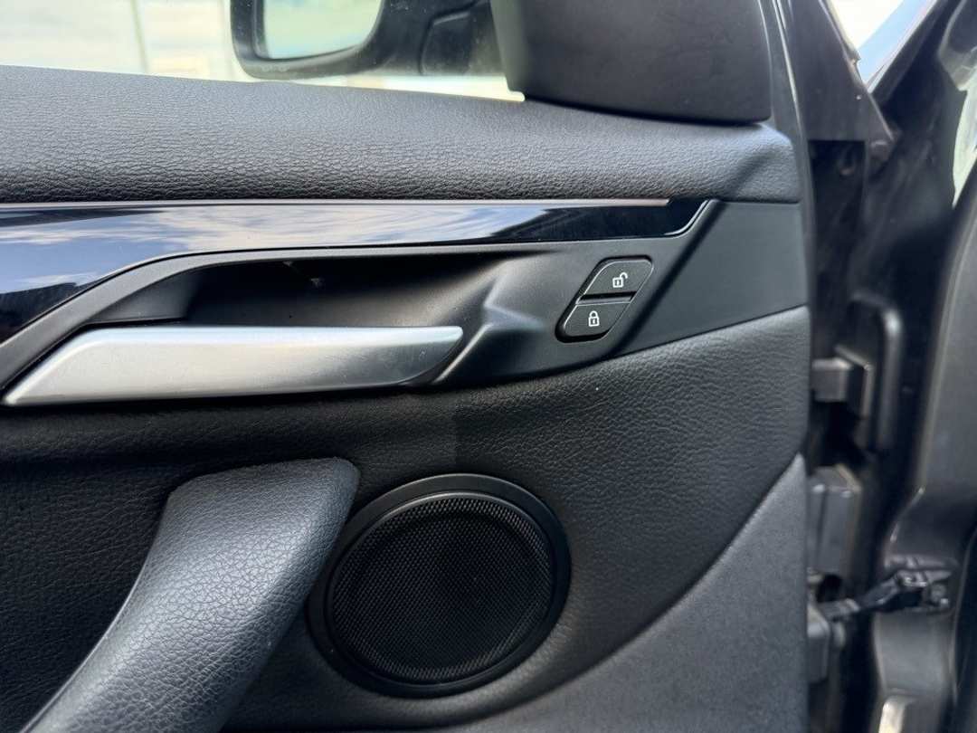 2020 BMW X1 xDrive28i - Image 12