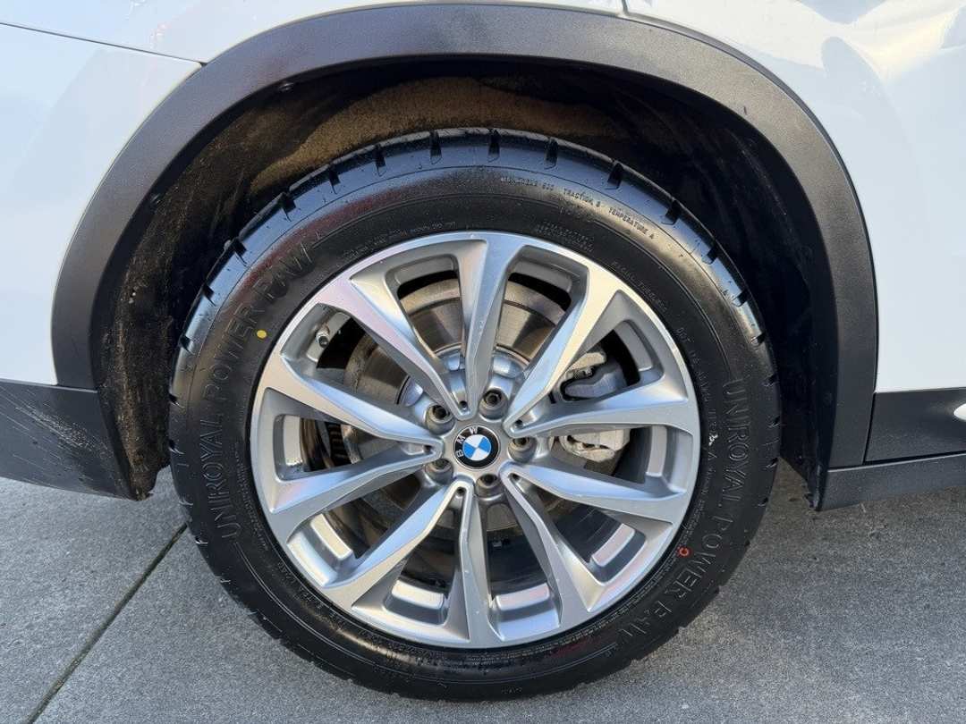 2018 BMW X3 xDrive30i - Image 9