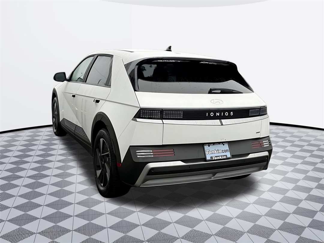 2026 Hyundai Ioniq 5 SEL - Image 5