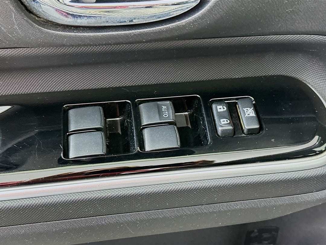 2015 Toyota Prius C - Image 18