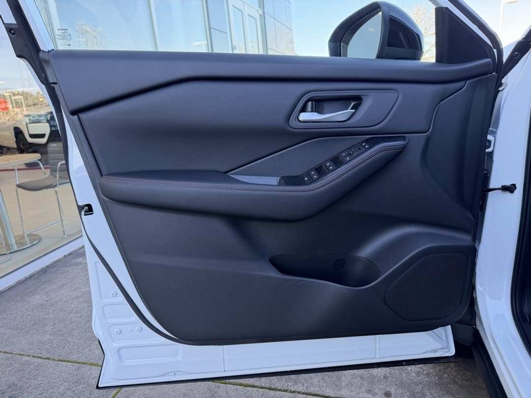 2026 Nissan Rogue Rock Creek - Image 13