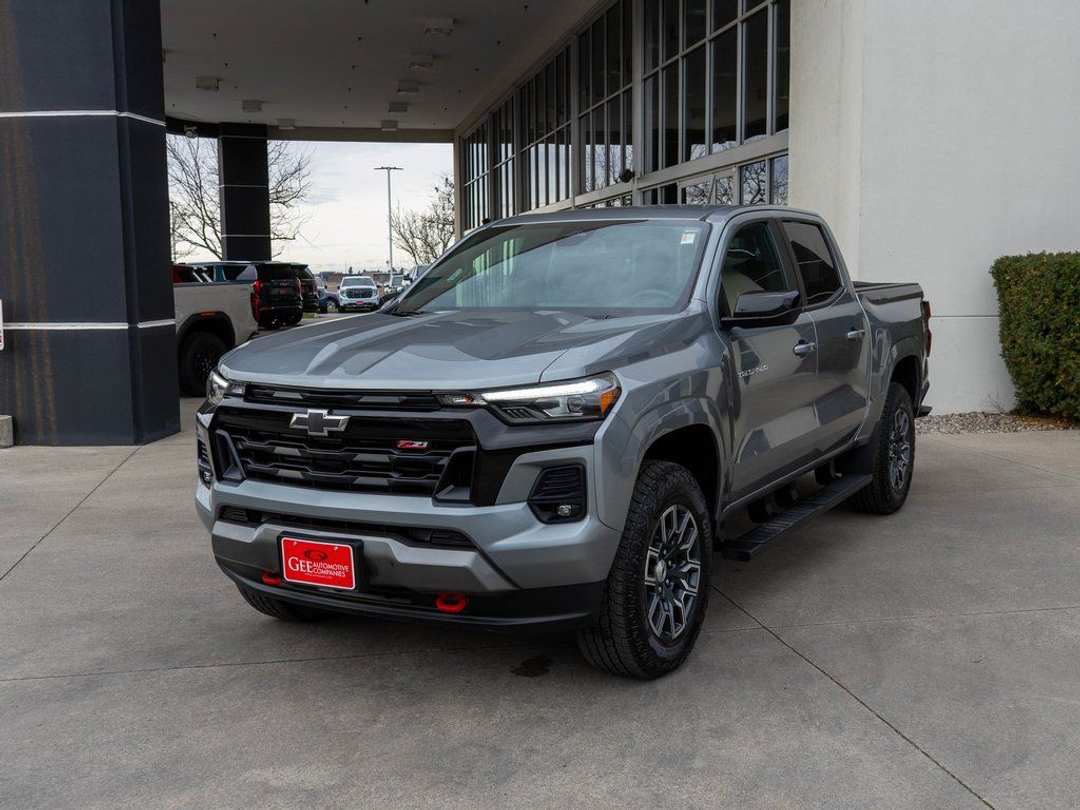 2024 Chevrolet Colorado Z71 - Image 3