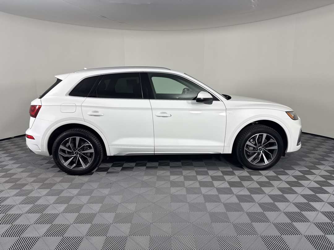 2022 Audi Q5 45 S line Premium - Image 8