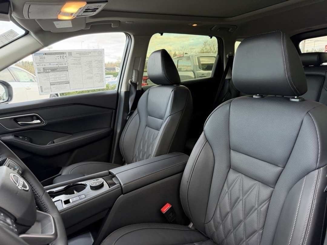 2026 Nissan Rogue Platinum - Image 15