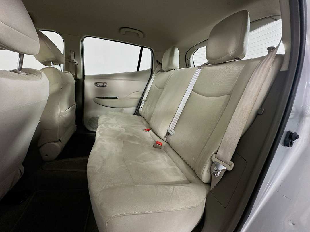 2011 Nissan LEAF SL - Image 24