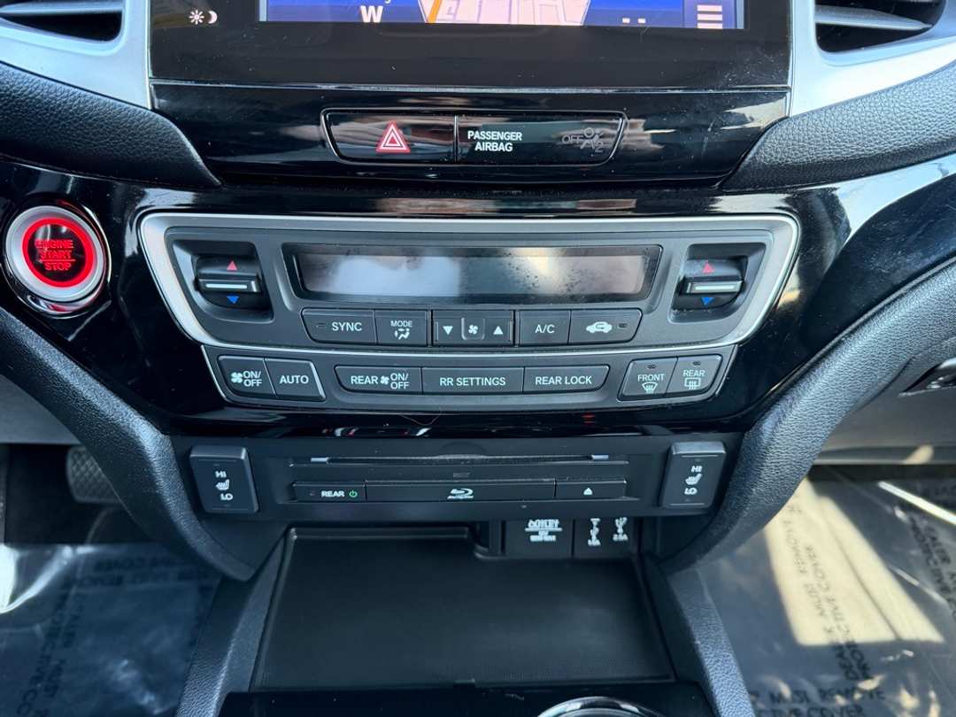 2017 Honda Pilot Touring - Image 24