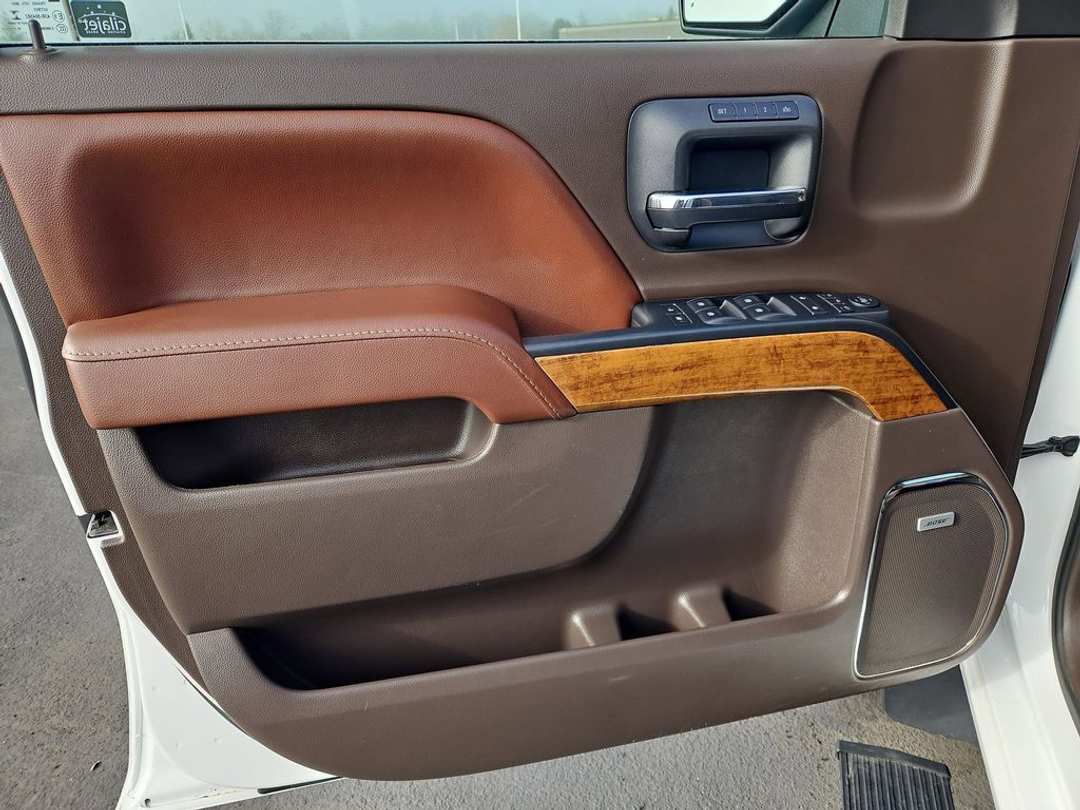 2017 Chevrolet Silverado 1500 High Country - Image 10