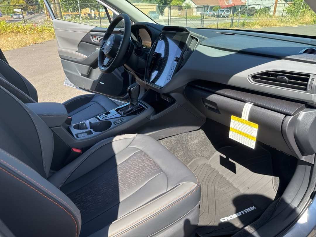 2025 Subaru Crosstrek Limited - Image 32