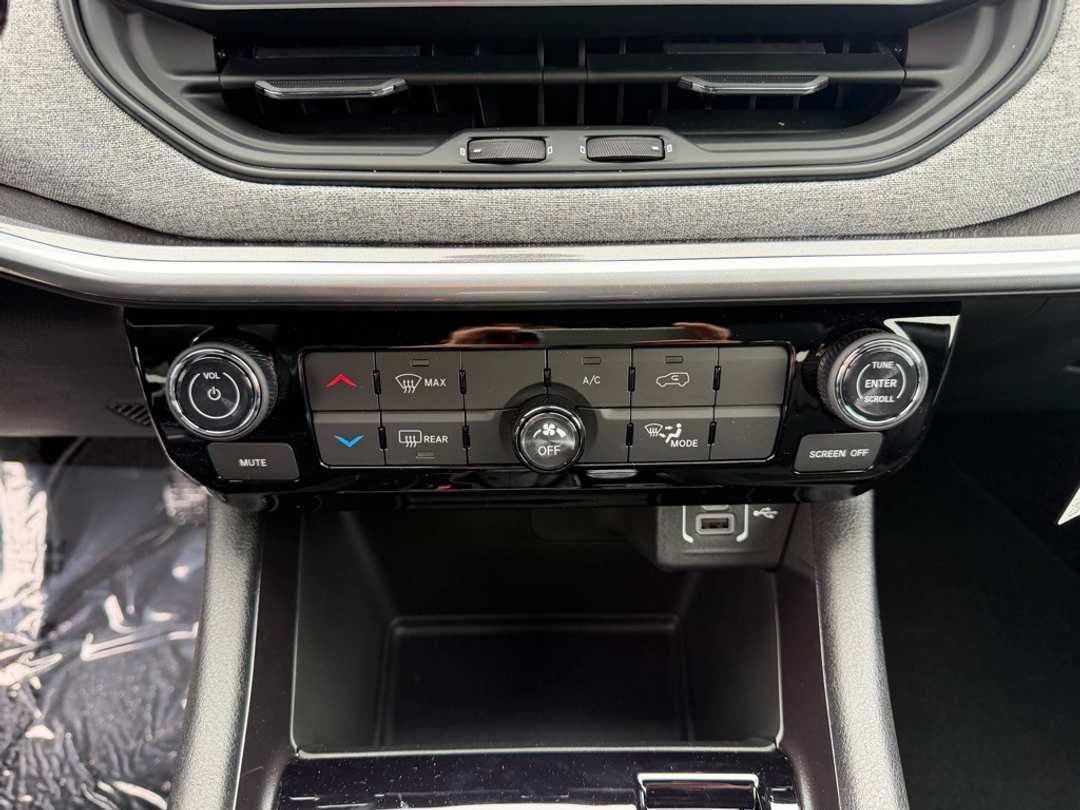 2026 Jeep Compass Latitude - Image 22