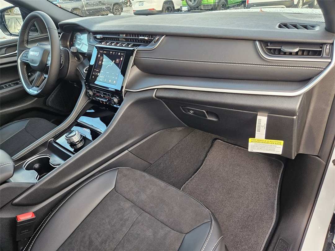 2025 Jeep Grand Cherokee Altitude X - Image 37