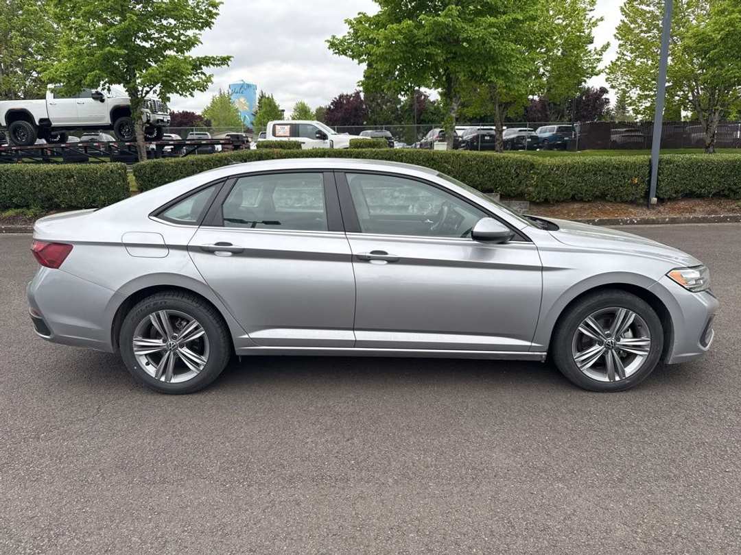 2024 Volkswagen Jetta 1.5T SE - Image 2