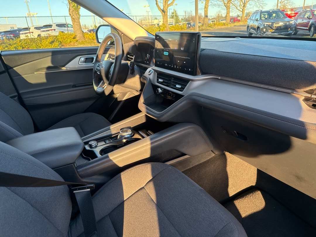 2025 Ford Explorer Active - Image 32