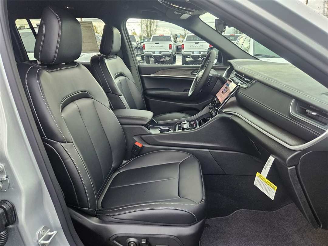 2025 Jeep Grand Cherokee L Limited - Image 38