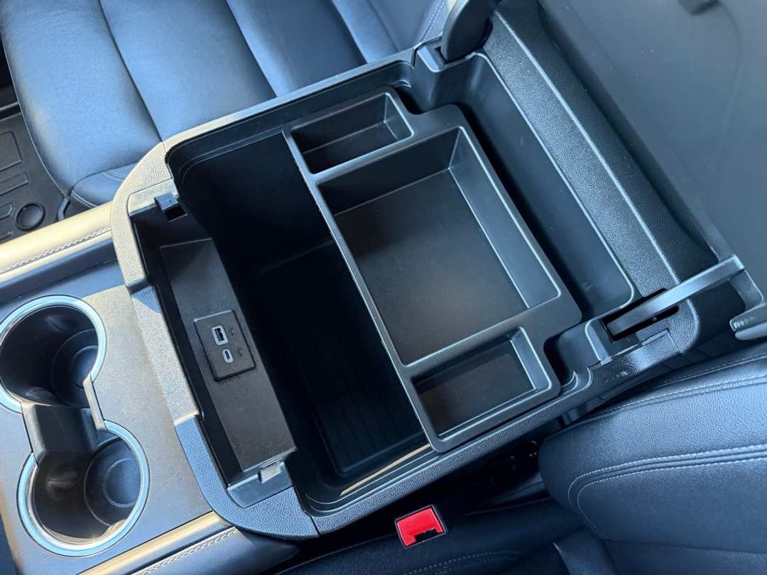 2023 Chevrolet Suburban LT - Image 28