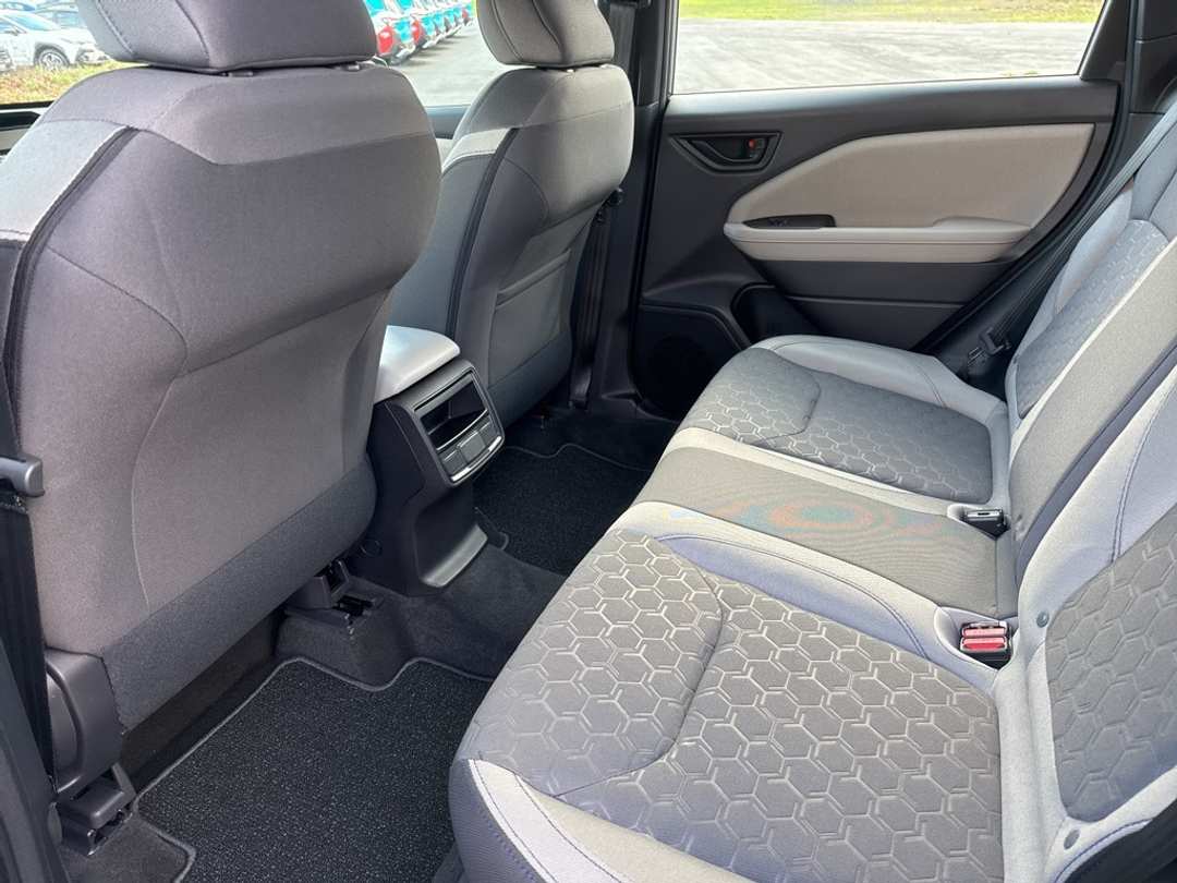 2026 Subaru Forester Base - Image 18