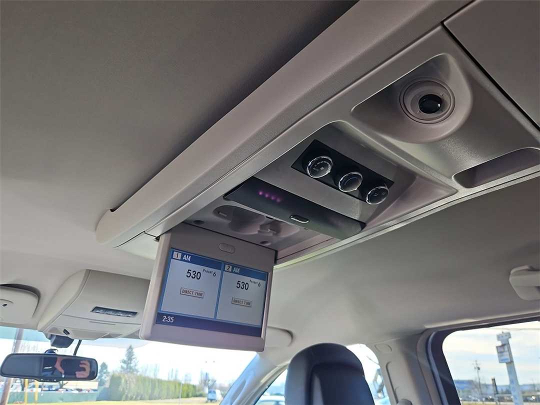 2012 Chrysler Town & Country TouringL - Image 35