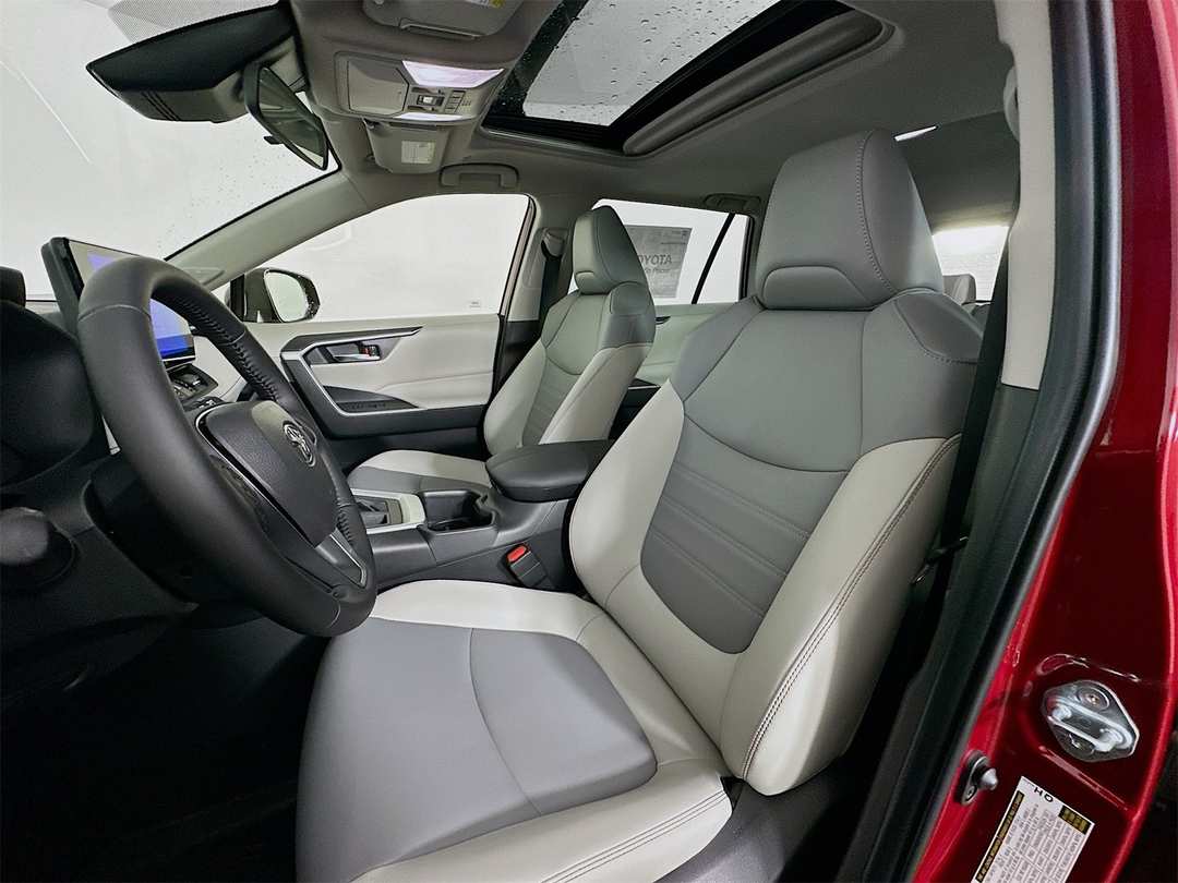 2025 Toyota Rav4 XLE Premium - Image 22