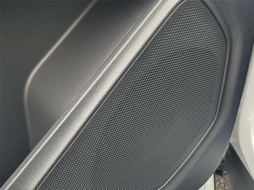 2026 Ford Explorer Platinum - Image 11