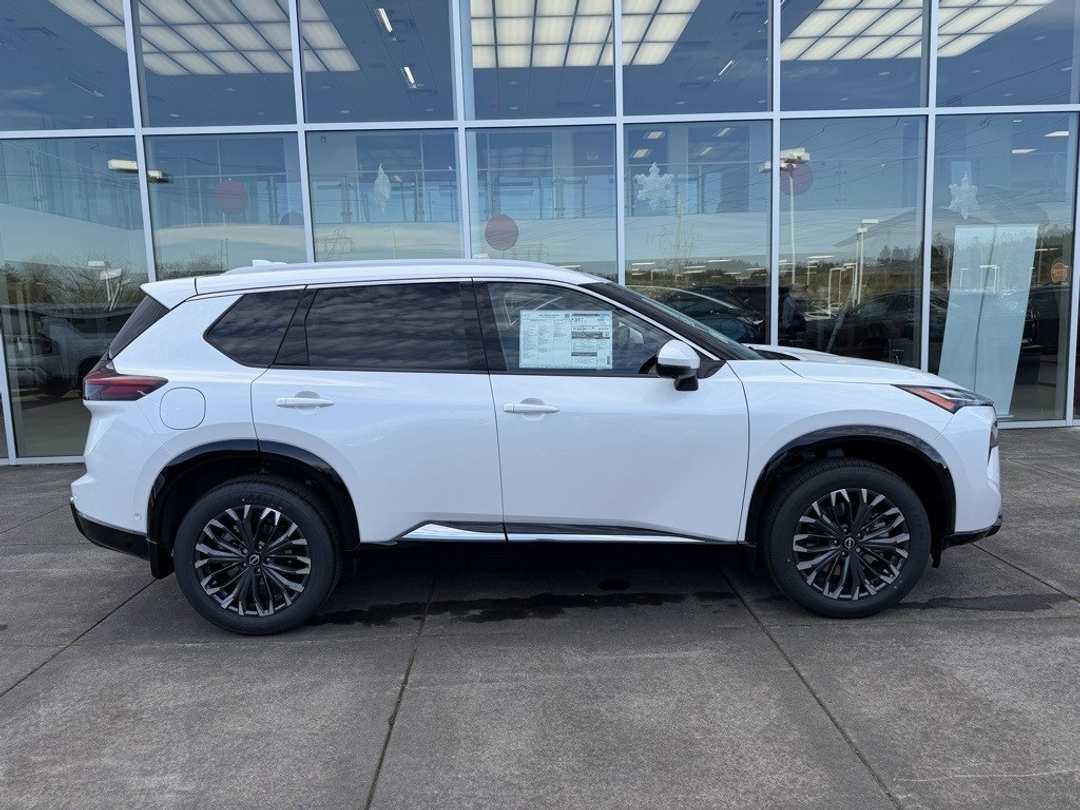 2026 Nissan Rogue Platinum - Image 8