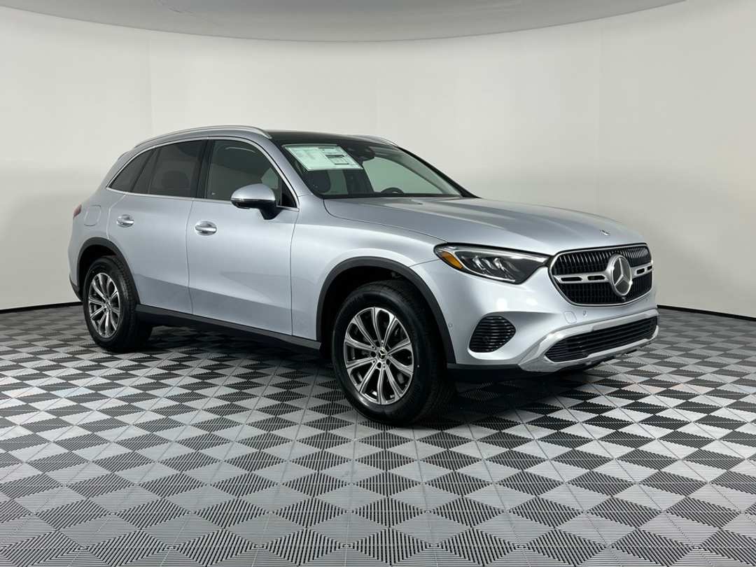 2026 Mercedes-Benz GLC 300 - Image 2