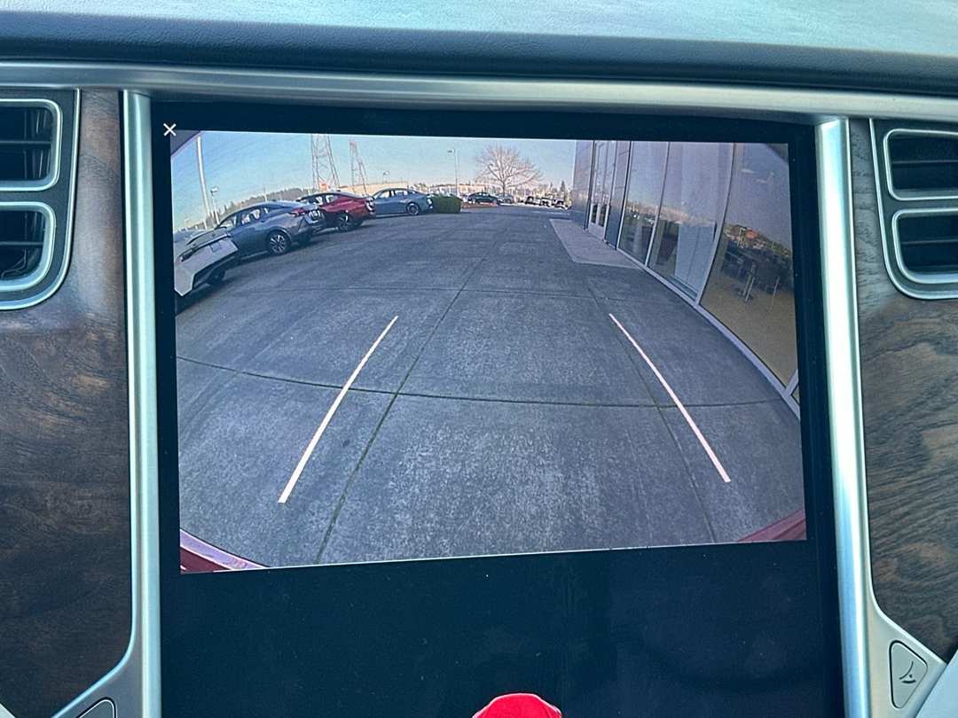 2017 Tesla Model X - Image 18