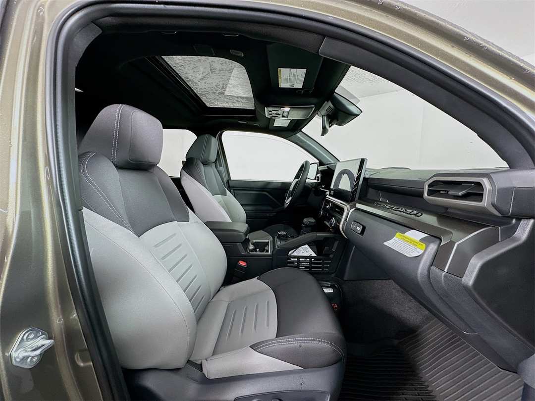 2025 Toyota Tacoma TRD Off Road - Image 29