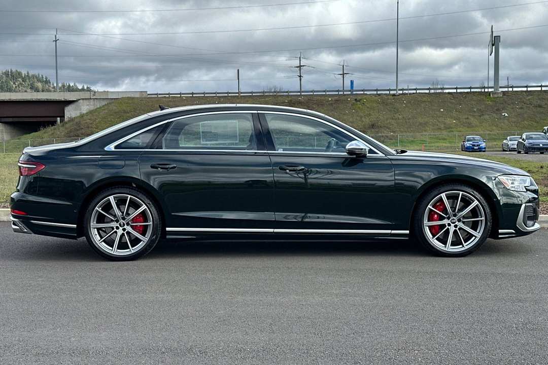 2026 Audi S8 4.0T - Image 2